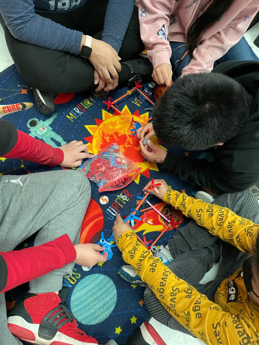 DontBeNaCly's tweet photo. The students @centreridgees are so lucky to experience an in-school field trip from friends at @airandspace! Thanks to @Tech_NicholeEDU for the great learning today! @Region4FCPS @FCPSScience @djfonseth https://t.co/QiNGRFgQgg