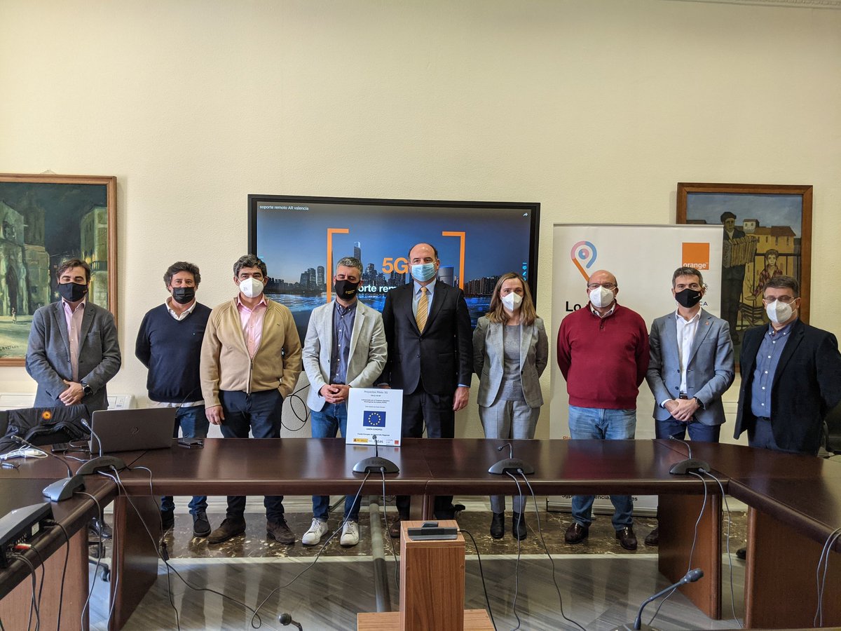 Gracias al Plan Nacional 5G coordinado por <a href="/redpuntoes/">Red.es</a> y a la colaboración del <a href="/AjuntamentVLC/">Ajuntament València</a> hemos probado hoy un caso de uso sobre tecnología 5G aplicada a su servicio de alumbrado
Gracias a
<a href="/perefuset/">Pere Fuset</a>, <a href="/grupoetra/">GRUPOETRA</a> ,<a href="/imesapi/">Imesapi</a>, <a href="/hercasand/">Andres Herranz</a> , <a href="/JDespujol/">Javier Despujol</a> , <a href="/isuigeneris_/">SUIGÉNERIS Smart Support</a> , <a href="/orange_es/">Orange España</a>