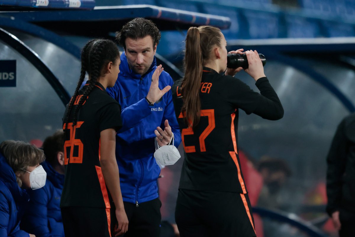 SHoogsteder's tweet photo. De afgelopen Interlandperiode mogen aansluiten bij de OranjeLeeuwinnen, trots! Wat een unieke ervaring 🦁🔥 https://t.co/kM4FIciZH4