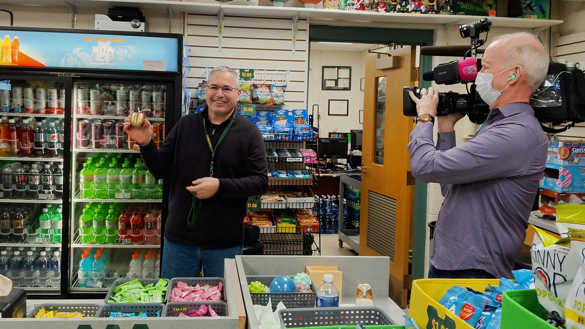 fox11news's tweet photo. Congratulations to this year's Golden Apple Awards recipients!

See the full list of outstanding teachers: https://t.co/Ine3yY4MB7 @GGBChamber https://t.co/R88GQogI1i