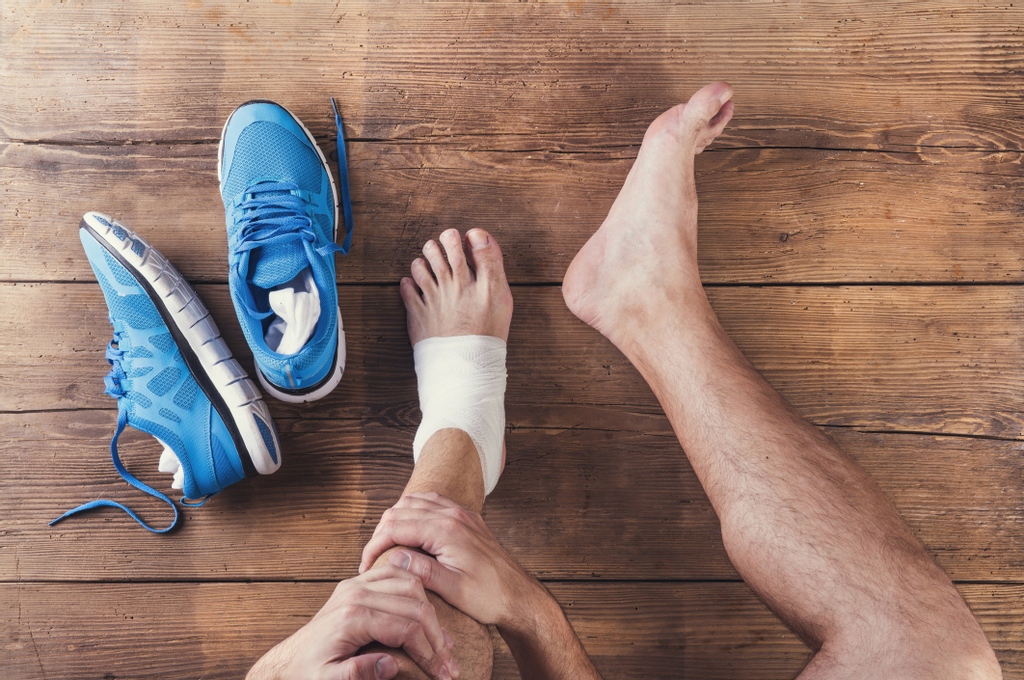 DrJPElton's tweet photo. Here’s what you need to know about heel fractures and why it's essential to treat this condition promptly.
https://t.co/DS8PzdF3OU
#footpain #FootInjuries #brokenheel #heelpain #heelfracture #sportsmedicine #FootSurgeon #FootDoctor #vailvalley https://t.co/p4HlkD8792