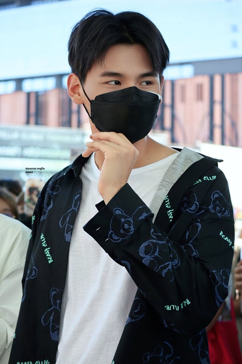 KwanzaMafia's tweet photo. น้องเค้าตัวโตรึเราตัวเตี้ย!! 😂😂
#ProjectLEDxJaFirst
#JaFirst #ด้อมจิ๋ว
#JaPhachara @jaestsx https://t.co/lKZjitUn0X