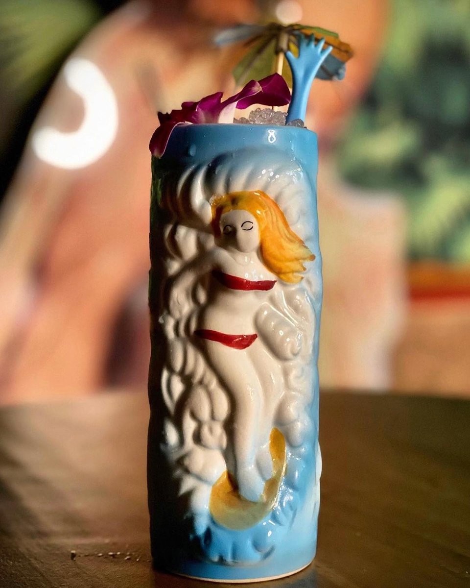 Located in the 💙 of Calle Ocho, our hideaway haven allows guests to create their own tropical getaway🏝 Hands up if you need a vacay! 🙌 #casatikimiami