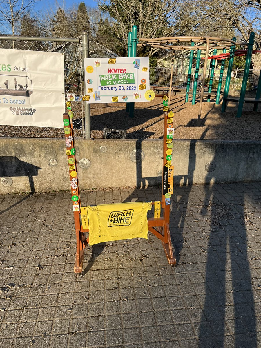 CoachBalto's tweet photo. #CoachSafety is here for another amazing Winter Walk & Roll to School day. Got prizes & the photo booth all ready for the students to arrive!! Thanks for the prizes @thestreettrust. https://t.co/t8MxuV2EJG