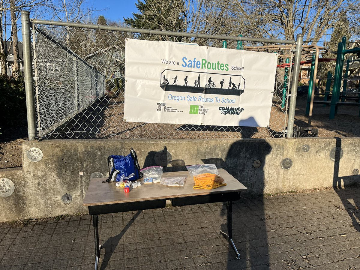 CoachBalto's tweet photo. #CoachSafety is here for another amazing Winter Walk & Roll to School day. Got prizes & the photo booth all ready for the students to arrive!! Thanks for the prizes @thestreettrust. https://t.co/t8MxuV2EJG