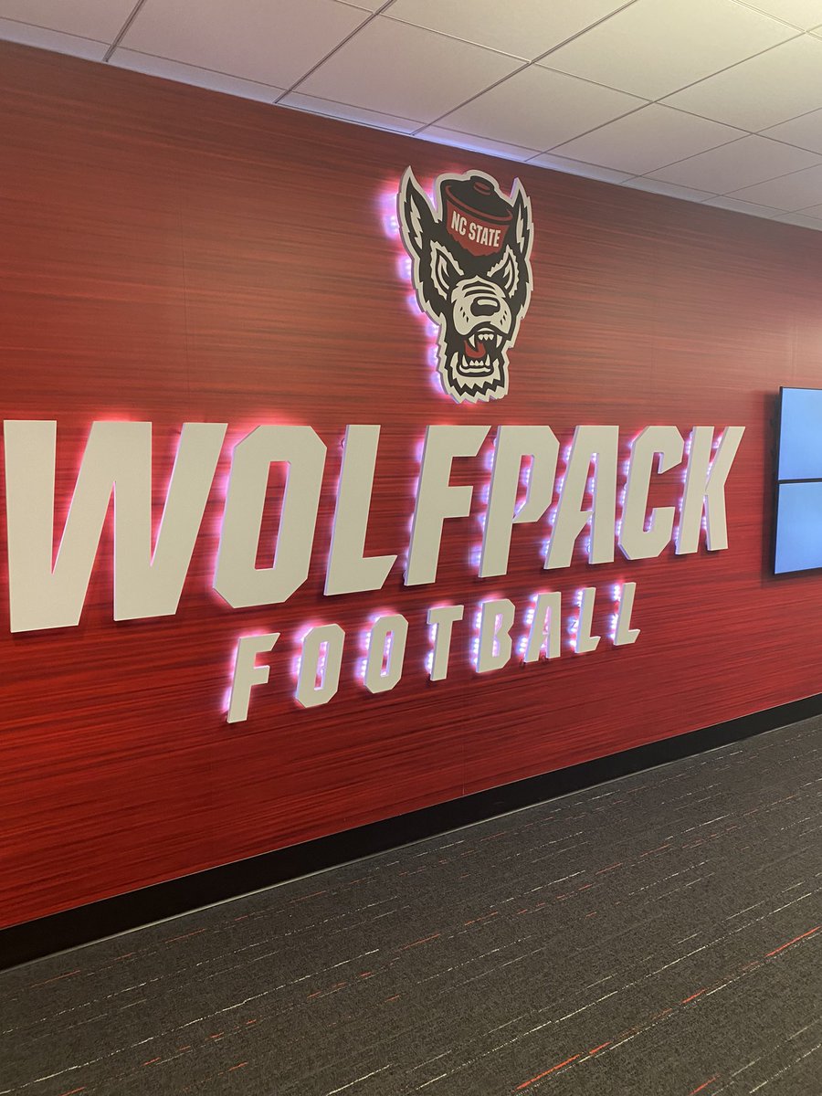 Shep71's tweet photo. Incredible session with @PackFootball this morning‼️ Thanks to @StateCoachD for the opportunity to serve. #1pack1goal #HTT #Uncommon #RealWorldWednesday https://t.co/LOBI50Bqzh