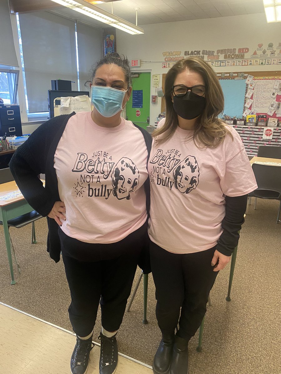 Ms_Palsetia's tweet photo. The #JrMID students @CDF_TDSB learned more about the origins of #PinkShirtDay , came up with ways to be kind, talked about types of bullying and created a Kindness catcher with messages of kindness hidden inside. @tdsb @TDSB_MHWB https://t.co/ieDDjjbQMV