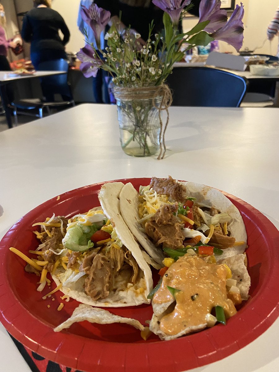 mrs_poff's tweet photo. @sceDCSD has the best #PTO thank you so much for providing us teachers with a meal before conference night! @PTOSCE ❤️ #gratutide #yum https://t.co/FcFjduRxaR