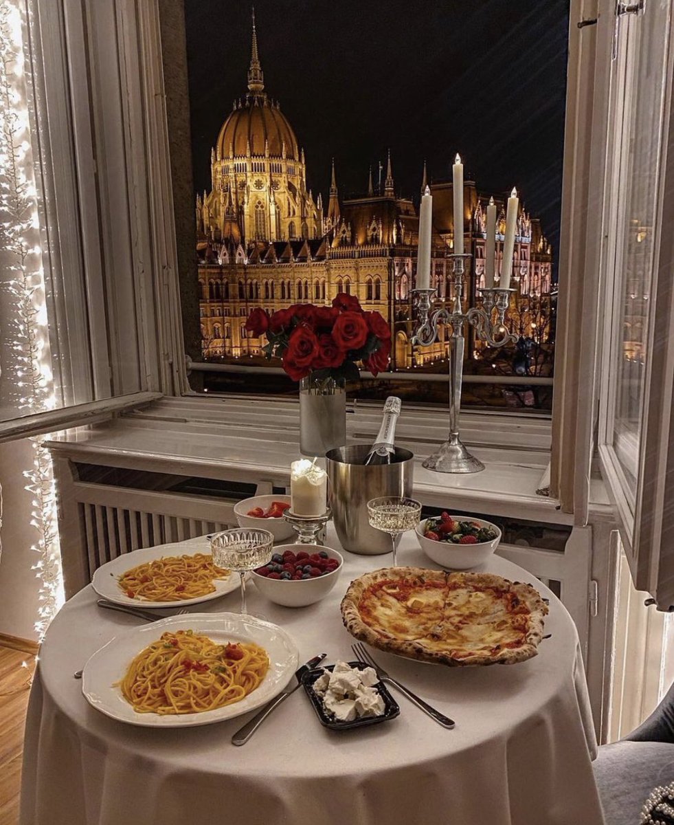 tmbIrpics's tweet photo. Romantic dinner in Budapest 🌹 🤍 https://t.co/Ks0DsbYTOS