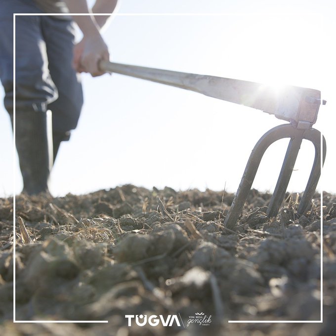 "Kişi kendi elinin emeğinden daha temiz bir kazanç elde etmemiştir." 

Hadis-i Şerif