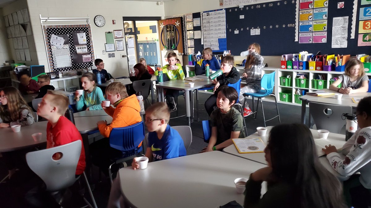 SparkSprunk's tweet photo. So, even though Mother Nature didn't cooperate, PV Winterfest was still a hit! Artic homes, directed draw, and build a snowman relay followed by a movie and cocoa! #LearningIsDifferentHere #ETlearningignitED https://t.co/kDVbd3FWrM