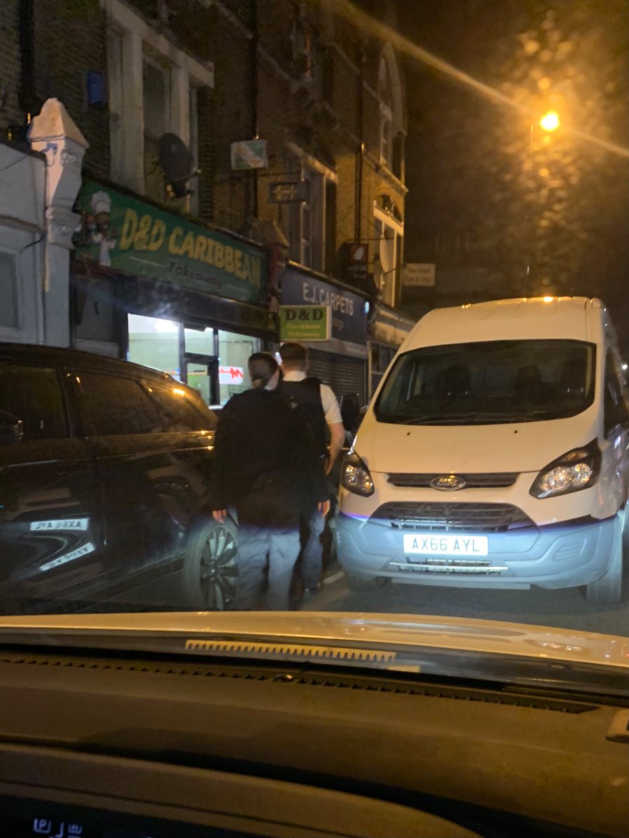 MPSPerryVale's tweet photo. #PCLucy and #SCJames @MPSSpecials on Perry Vale addressing parking issues, a problem that has been highlighted by residents and businesses https://t.co/2yLl3Fux79