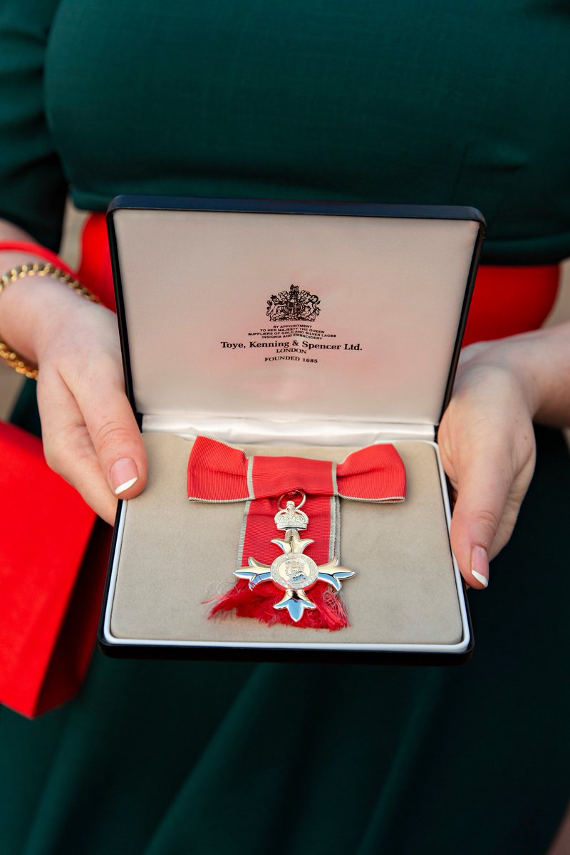 RachaelLoftus's tweet photo. Of all the unexpected turns of the last couple of years, this ranks highest for least anticipated!
It was an amazing privilege to fly the flag for #TeamShielding #TeamLeeds #TeamWestYorkshire at Windsor Castle and to share a few words with the Princess Royal about how we roll! https://t.co/ebfKdHXd6S