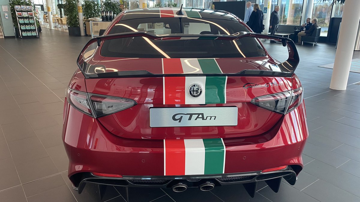 AROCeastmids's tweet photo. Giulia GTAm in Racing Heritage colours. UK customer RHD car. Fabulous! #AlfaRomeo https://t.co/4zZEvXIMiY https://t.co/FmTADxjvQ5