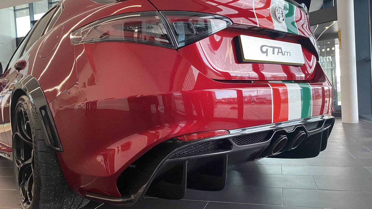 AROCeastmids's tweet photo. Giulia GTAm in Racing Heritage colours. UK customer RHD car. Fabulous! #AlfaRomeo https://t.co/4zZEvXIMiY https://t.co/FmTADxjvQ5