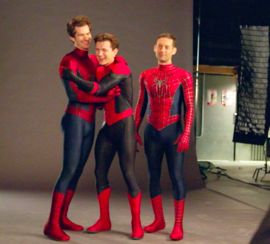 QuidVacuo's tweet photo. Les quiero mucho, mas fotos de Andrew Garfield, Tobey Maguire y Tom Holland.

Desprenden pura química y cariño. https://t.co/iE04us9G9D