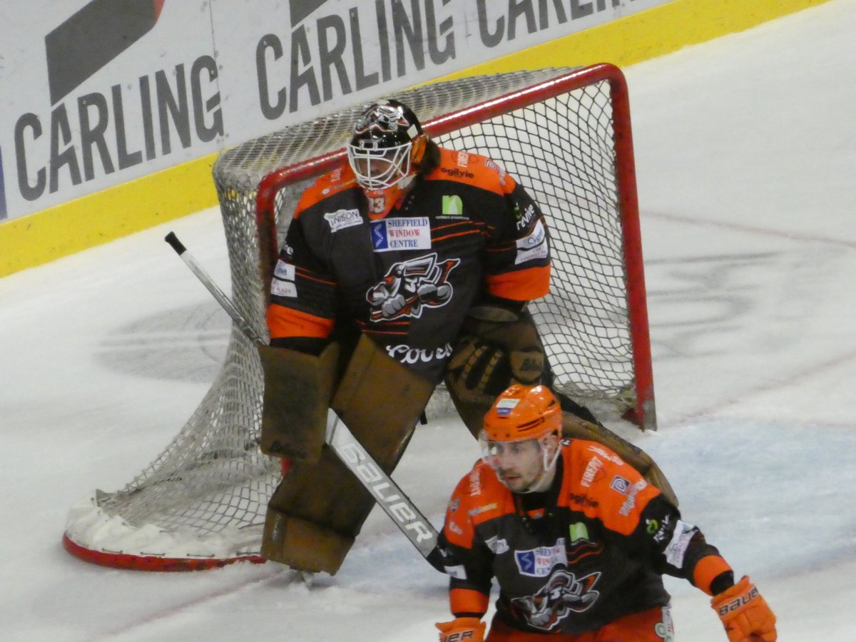 LifeInSlowMoti2's tweet photo. Action from the 2nd Period

@steelershockey 

#steelershockey #bleedorange https://t.co/WPMDs8XIQE