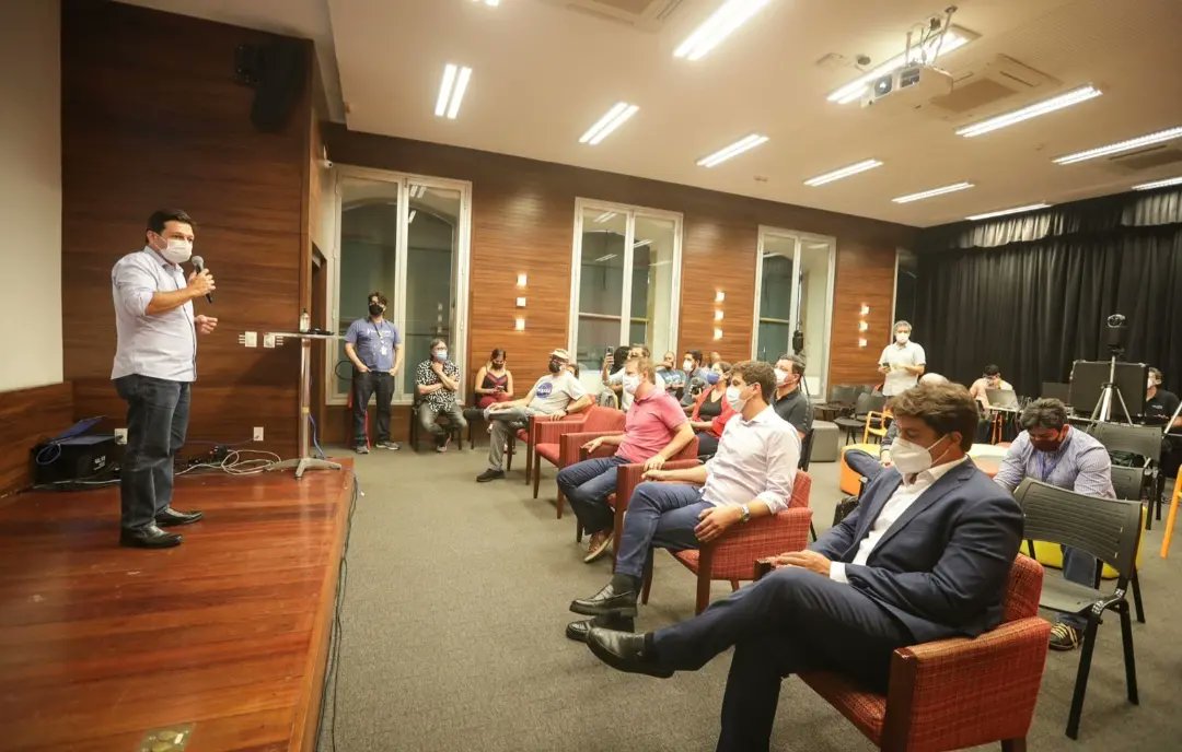 Participei da apresentação do balanço 2021 do <a href="/portodigital/">Cardeal Américo Aguiar</a>, que cresceu quase 29% em relação a 2020. É muito importante PE ter um ecossistema como o Porto, q hj aporta 355 empresas e emprega quase 15 mil pessoas. Parabéns a todas e todos que fazem esse ecossistema incrível