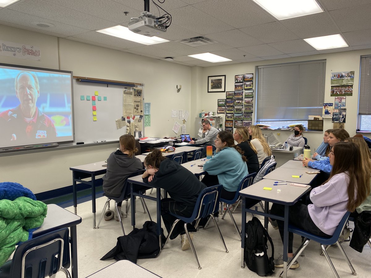 JenSiessOnAir's tweet photo. Finished women's basketball mental skills training Monday, then back to @MarquetteStangs Tuesday to help women's @Stang_Soccer prep for Spring season! #OptimumOwnership down - #GrowthMindset and #CourageousConfidence coming up. Can't wait! #WorkOnEverything #MineToDefine💚⚽️💙 https://t.co/SJ5tYpkd05