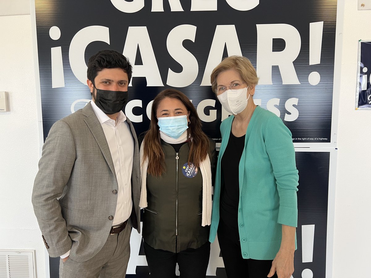 WDActionPAC's tweet photo. We joined @GregCasar and Senator @ewarren to #GOTV in #TX35. We have a real opportunity to elect a progressive champion in Central Texas. We're with Greg! ✊🏽✊🏾✊🏿
 
Early voting for the primaries ends this Friday! Find your nearest polling location here➡️ https://t.co/VeoCeJoeGw https://t.co/ay8fHyuLLm