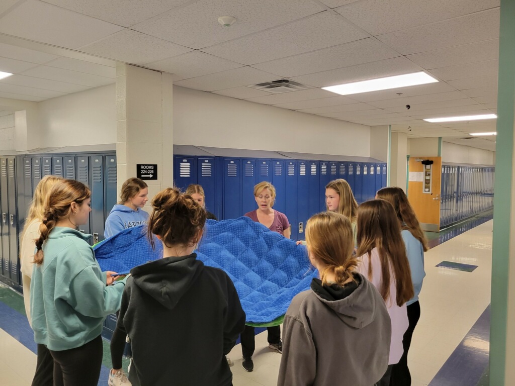 JenSiessOnAir's tweet photo. Finished women's basketball mental skills training Monday, then back to @MarquetteStangs Tuesday to help women's @Stang_Soccer prep for Spring season! #OptimumOwnership down - #GrowthMindset and #CourageousConfidence coming up. Can't wait! #WorkOnEverything #MineToDefine💚⚽️💙 https://t.co/SJ5tYpkd05