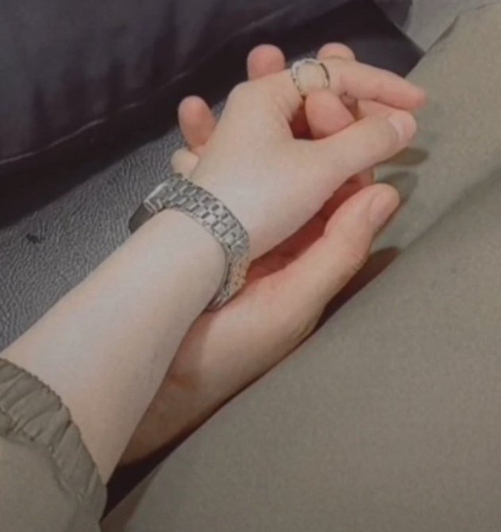 وقتي معك يجبر خاطري و يرضيه 
 حتى الثواني معك تسرّني الف مره🤍♥️

#عطنا_كلمه_حلوه