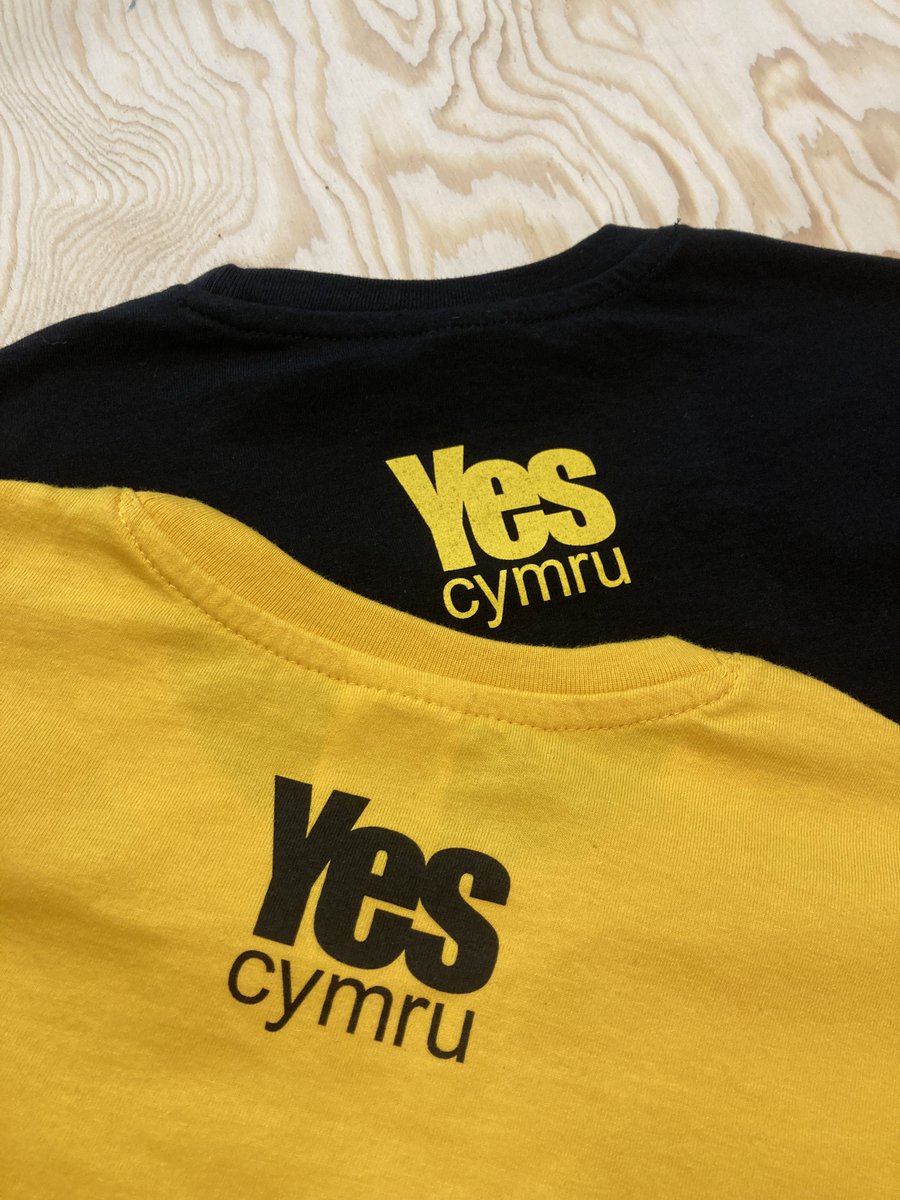 YesCymru's tweet photo. Nwyddau newydd sbon danlli ar gyfer Gwyl Ddewi 
Archebwch cyn 12pm yfory (24/02) i gael eich archeb erbyn dydd Gwyl Ddewi 

Brand new t-shirts for St Davids
Order by 12pm tomorrow (24/02) to get your order by St David's day

👇
https://t.co/uFHjlU95ws https://t.co/eog6LkFFXk