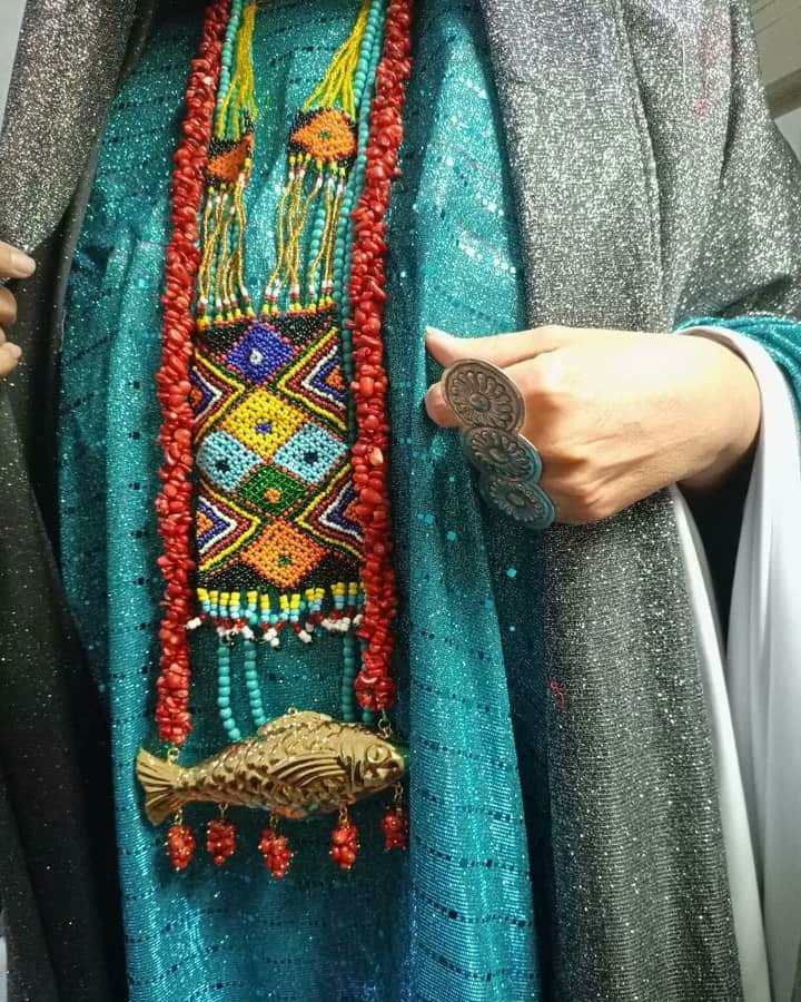 #صنع_في_ليبيا 

التقاء الشرق والغرب بالجنوب 

ترقبوا محطتنا التالية بالتعاون مع مبدعات #كاسواء 
  #صنع_في_غات
التصوير مريم العزاوي-غات
تنسيق الزي واكسسوار الرقبة والدنقدة #كاسواء
اكسسوار الحويته #من_اشغالي لجمعة بورويس-بنغازي
الخاتم من اعمال #الاكاديمية_الليبية_للصناعات_التقليدية