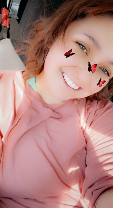 Fresh hair cut 💖 #newhair #girlstreamer #goodvibes https://t.co/XkA28iBfLm<a href="/tag/newhair"class="tags">#newhair</a><a href="/tag/girlstreamer"class="tags">#girlstreamer</a><a href="/tag/goodvibes"class="tags">#goodvibes</a>