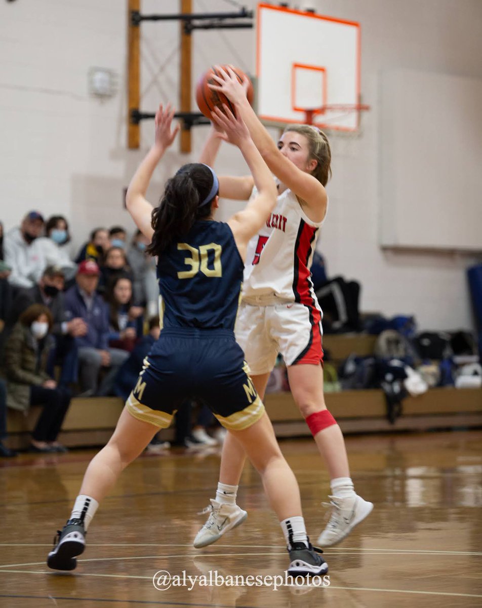 SHAbrynmawr's tweet photo. Way to go SHoops! Sacred Heart battled their way to a semifinal win in the District 1 playoffs last night. The Lions downed Morrisville 39-30 and will face Delco Christian on Saturday for the District crown at noon @ Harriton. #shabrynmawr #SHOOPS @DelcoSports @alyalbanesephotos https://t.co/zonJtIP0B9
