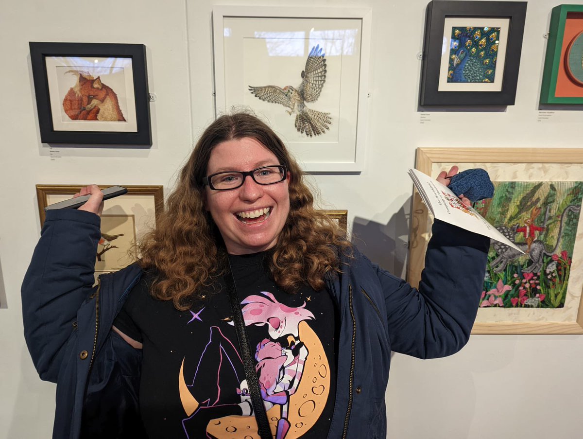 AllBlueGem's tweet photo. My #embroidery artwork is up in a gallery in London this week. Still trying to process it. 😅  #broderersexhibition #theartofembroidery @BanksideGallery https://t.co/2YhR5XPwhj