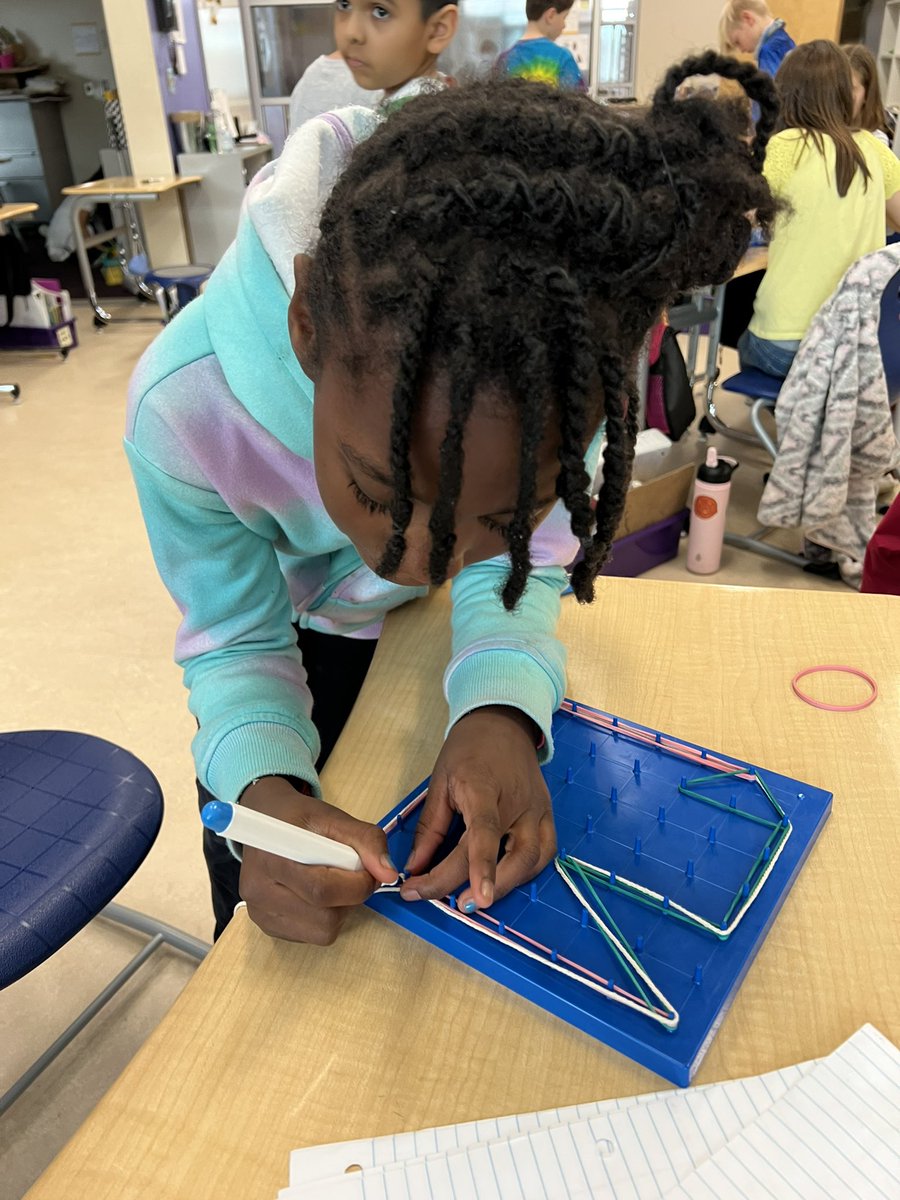 vabeachteach's tweet photo. Polygons, Perimeter, And Reasoning, oh my! Thank you @MissSeretis 💕 I think I need to invest in some larger rubber bands. https://t.co/Ebde5fzqeM