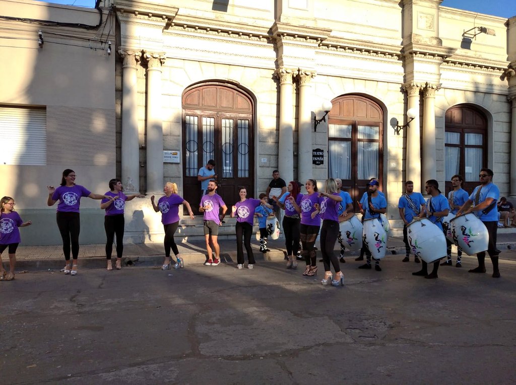 stecheraoficial's tweet image. A ritmo de #candombe! 
Así son recibidos los participantes del Rally 19 Capitales Histórico que está arribando a esta hora en culminación de etapa a #Melo.
Dos Binomios son de #CerroLargo