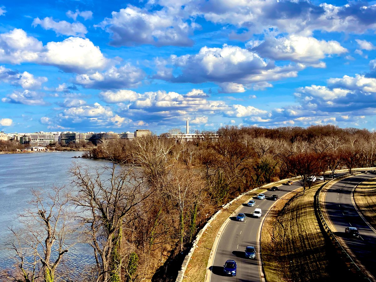 If you’ve been cooped up inside all day, this is what the sky looks like from Key Bridge. Get out there, it’s gorgeous! <a href="/capitalweather/">Capital Weather Gang</a>