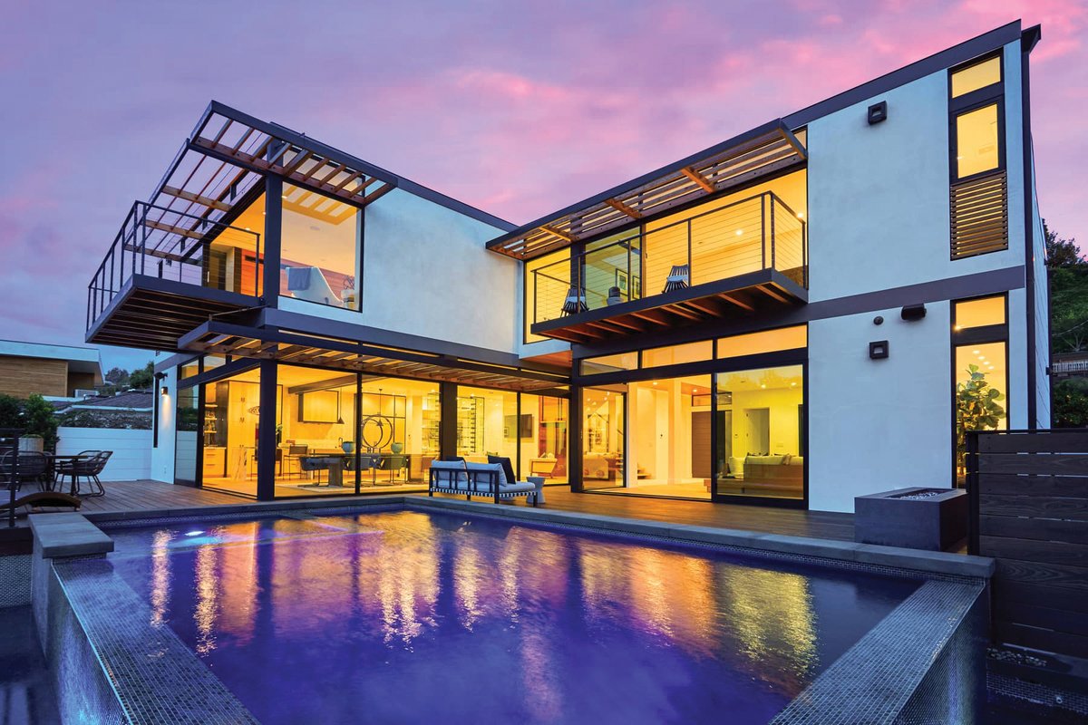 Steve Glenn and Plant Prefab work their way into the future — at their own pace with a hybrid system using factory-built modules and panels to construct custom homes like this one in Santa Monica, California: loom.ly/t2JquxM