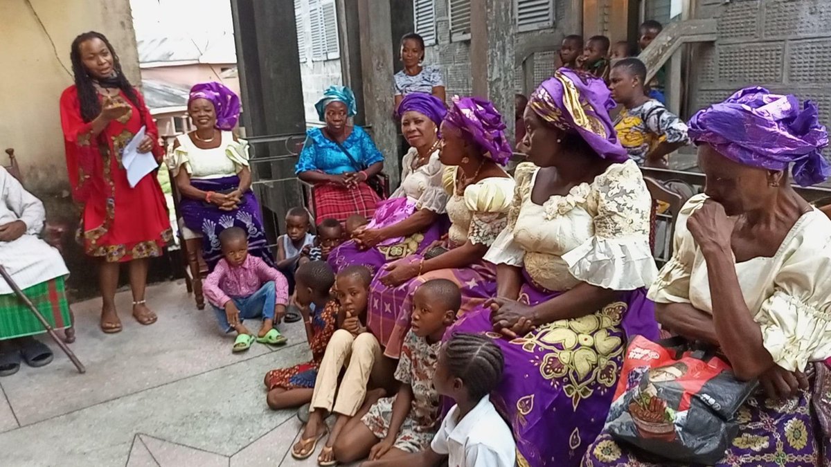 AyaFubaraEneli's tweet photo. When women show up, things change for the better. Thank you my mothers and sisters for embracing the vision. #OpoboLibraryInitiative https://t.co/BFLQtiCUWU