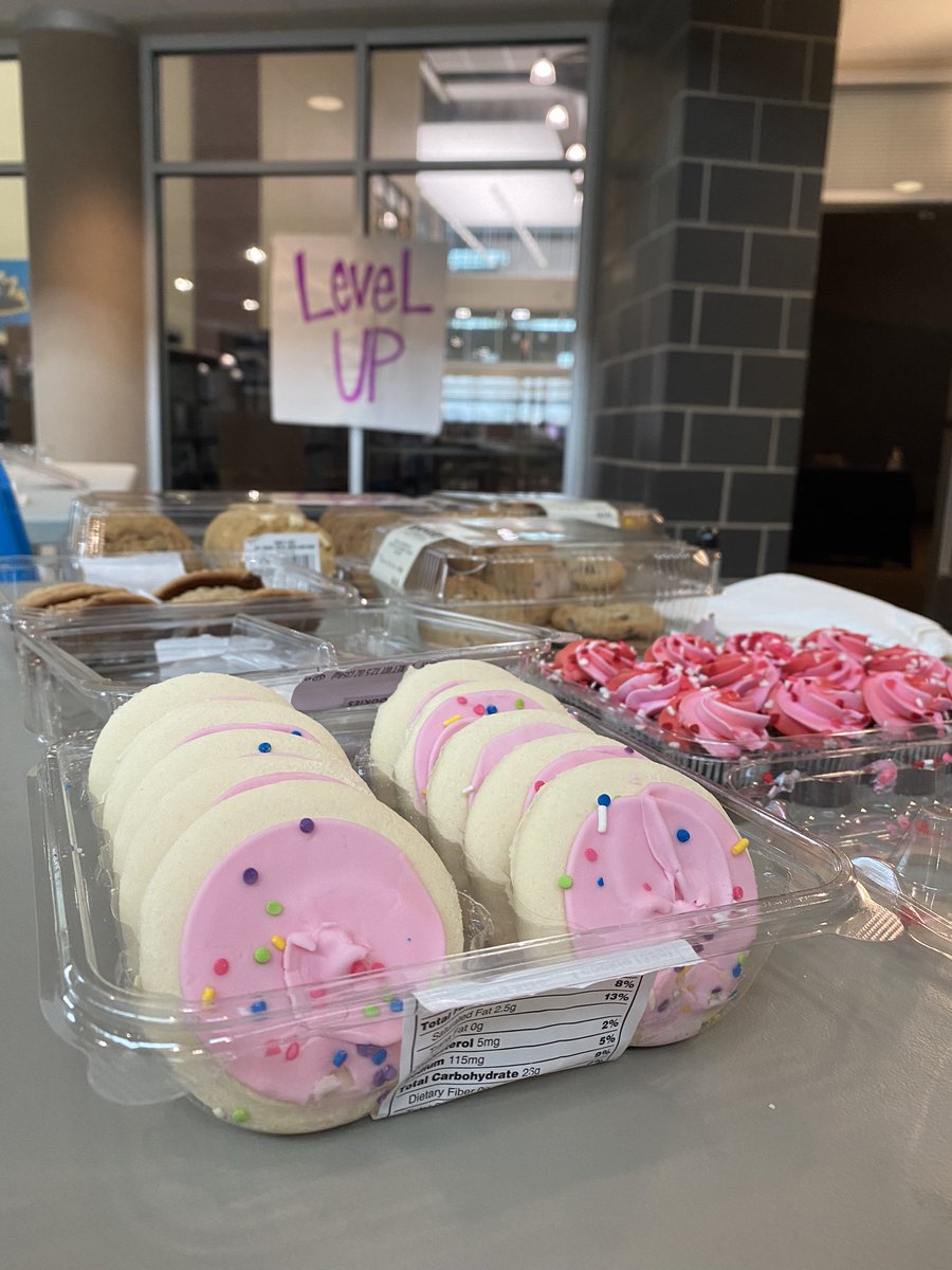 cougar_debate's tweet photo. Bake Sale outside of the LGI! Everything is $1!! Come see us after school! https://t.co/71phTx9FwJ