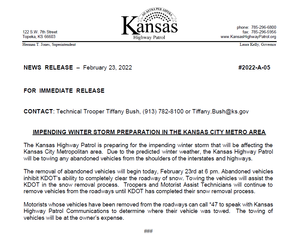 KHPTrooperTiff's tweet photo. 🗣️ PRESS RELEASE 🗣️
Tonight will be cold, with lows in the single digits and wind chills ranging from -20° to -5°. Make sure you're traveling with enough fuel if you have vehicle problems or are involved in a crash.
Have those warm blankets packed in your #WinterKit.
#kswx https://t.co/nt1oWvMo47