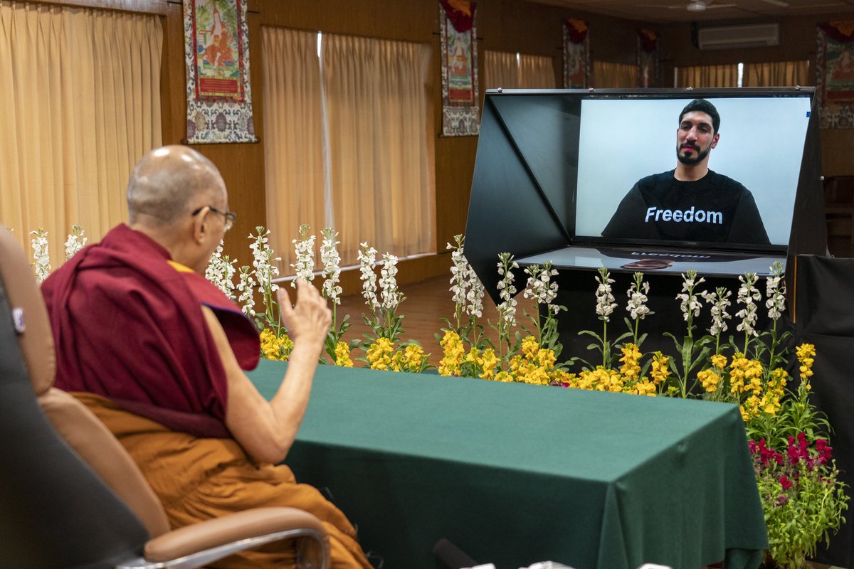 EnesFreedom's tweet photo. What an honor!!

Thank you for your support and friendship @DalaiLama ❤️

The world doesn't belong to leaders,
the world belongs to ALL humanity. https://t.co/dkjm35ibKe