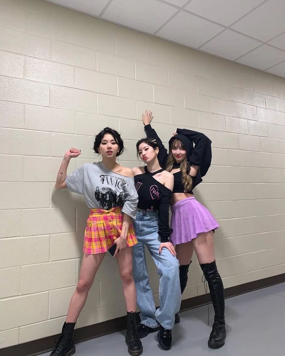 chaeypics's tweet photo. THIS TRIO <3 https://t.co/Pbjcq8VGcD