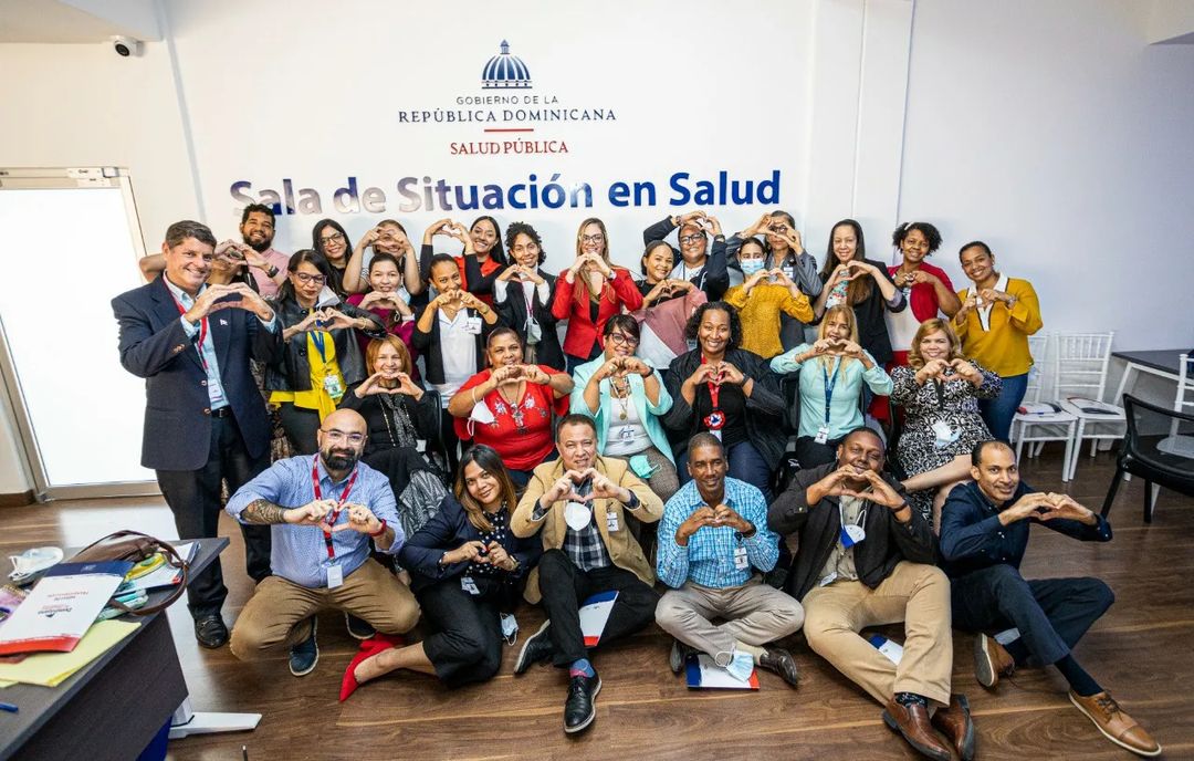 dosetransforma's tweet photo. Febrero es el mes del corazón ♥️ y así vivimos el desarrollo de las #MesasdeTransformación rebosando de amor, entusiasmo y actitud positiva: #MaxwellNosHabla📍Para agregar valor a los demás, primero hay que valorar a los demás.

@SaludPublicaRD 
#MaxwellTransformRD https://t.co/gnluJCANRl