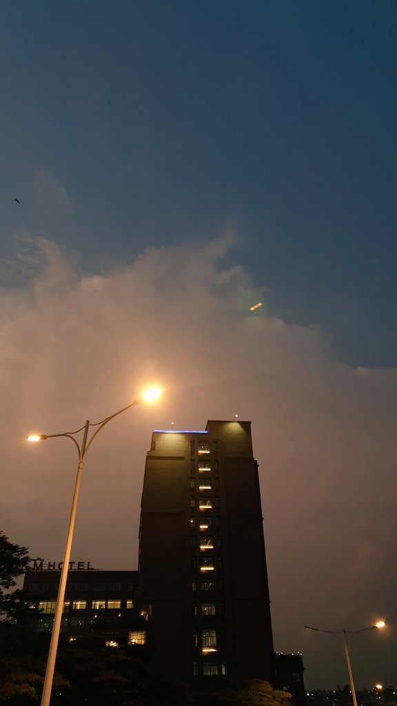 Hubert_rw's tweet photo. Kigali streets 
#RwOT #VisitRwanda #evening
@CityofKigali https://t.co/HHUr0sOW3H