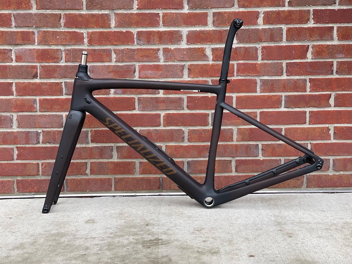 BloomingtonCycl's tweet photo. 🚨 Hot Frameset Alert 🚨

First come first serve, we have one 54in Diverge R9 frameset in-stock.

https://t.co/Su8FsestH4

#diverge #specializeddiverge #blono https://t.co/nu71mJ84Wi