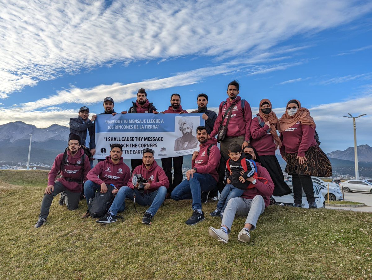 amyaoutreachuk's tweet image. All praise belongs to Allah. @UKMuslimYouth Waqf e Aarzi Tabligh team and @AhmadiaArg team has reached Ushuaia, the Southern most city of the world, as a humble attempt to fulfil the prophecy: “I shall cause thy message to reach the corners or the earth”
#MusulmanesPorLaPaz