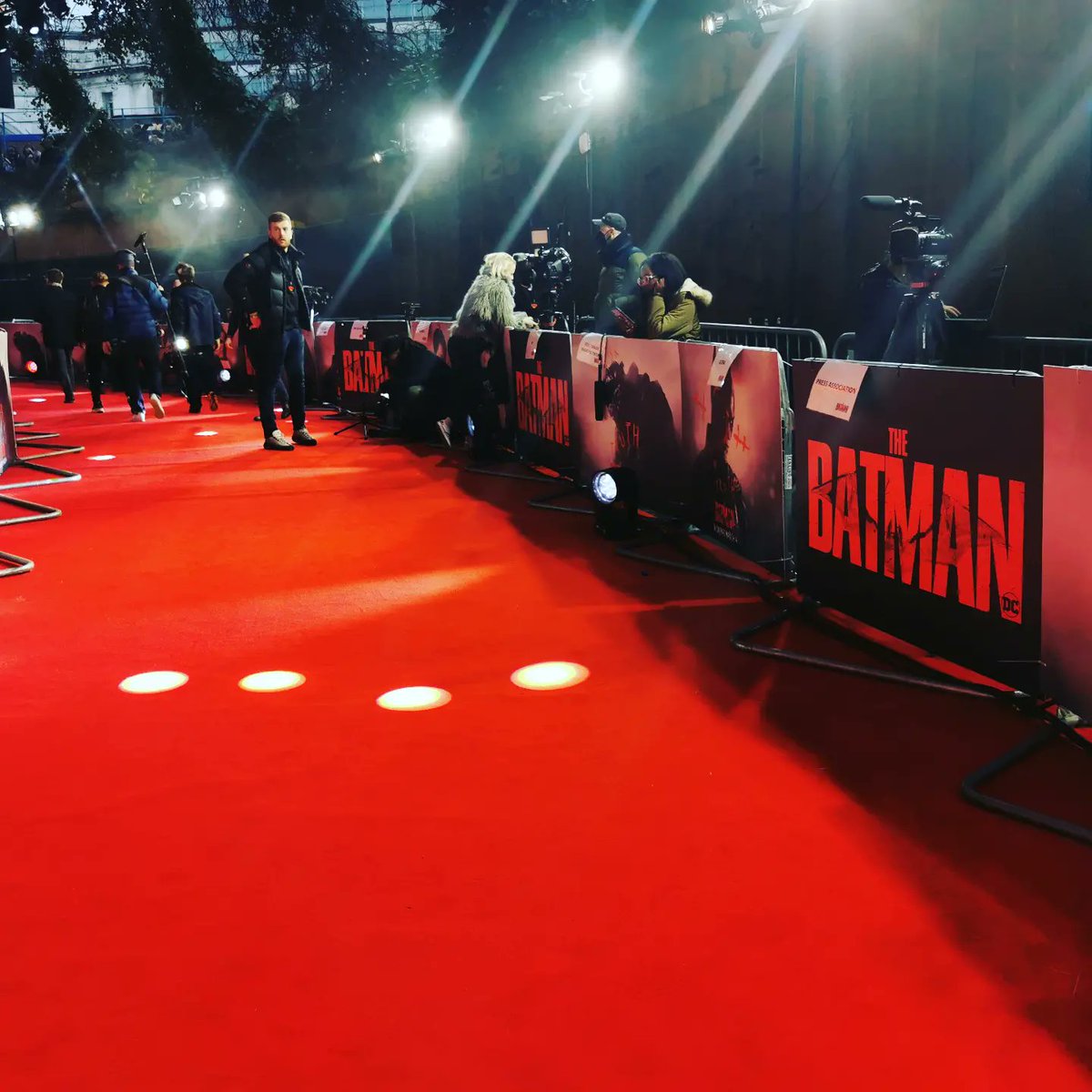 CapitalBarriers's tweet photo. The new and long awaited Batman film is about to Premiere at the IMAX Cinema Waterloo London. A fantastic event to Kickstart this year's upcoming event season #wemakeventshappen #wemakeevents #eventsprofsuk #eventprofs #barrierman @barrierman1 #Batman https://t.co/Rz2RmDJC0o