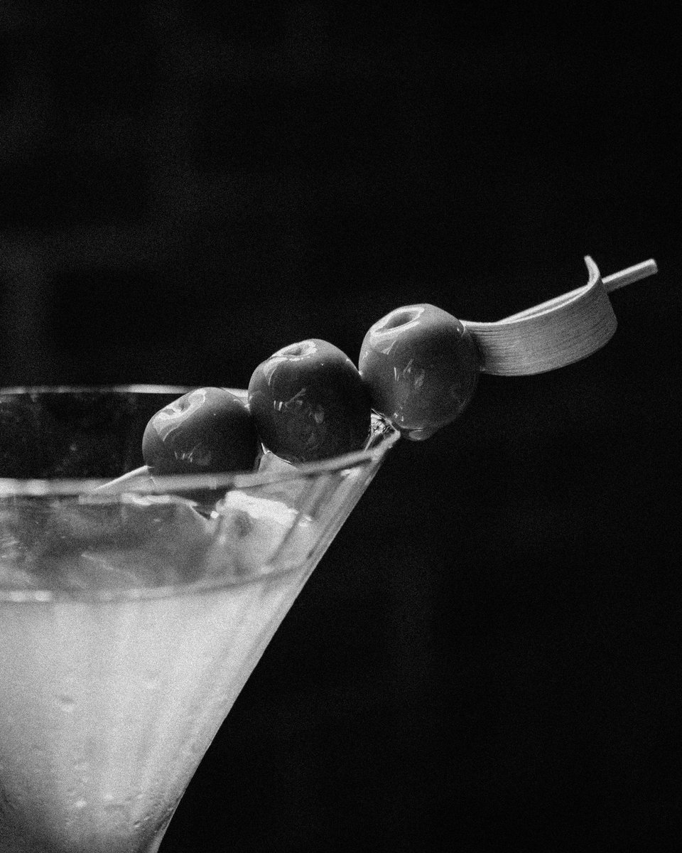 EsmeMiamiBeach's tweet photo. We'll customize your martini just the way you like—whether it's with our custom Extraordinary Gin or Vodka, twist or olive, and wet, dry, or dirty. #EsmeHotel #TimeAwayFromTime #ElSalon https://t.co/GWMuNvdXni