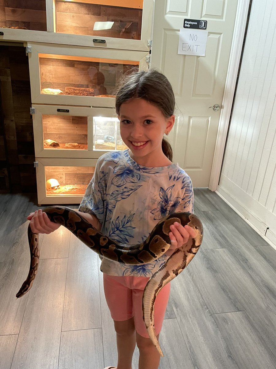 carbone_ang's tweet photo. @BlanasMrs Meghan wanted to show her friends that she held a snake today https://t.co/esUW89J5jv