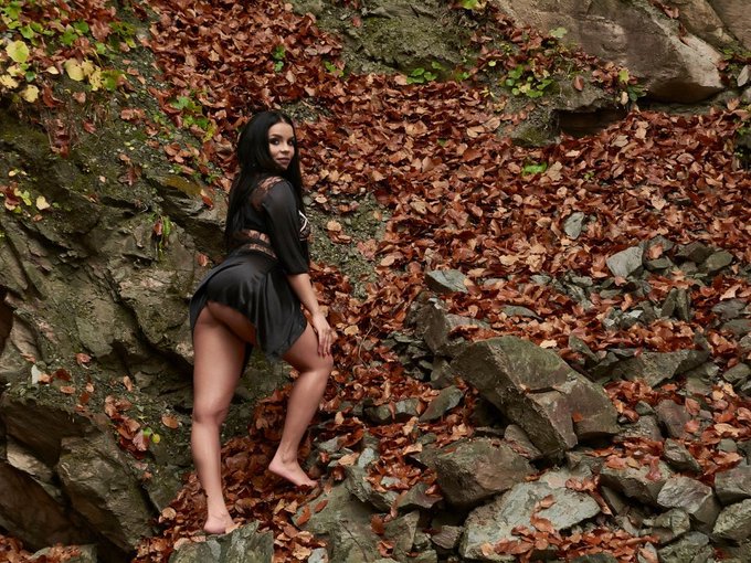 I'm online right now on SkyPrivate - pay-per-minute system for Skype live shows. Call me right now in