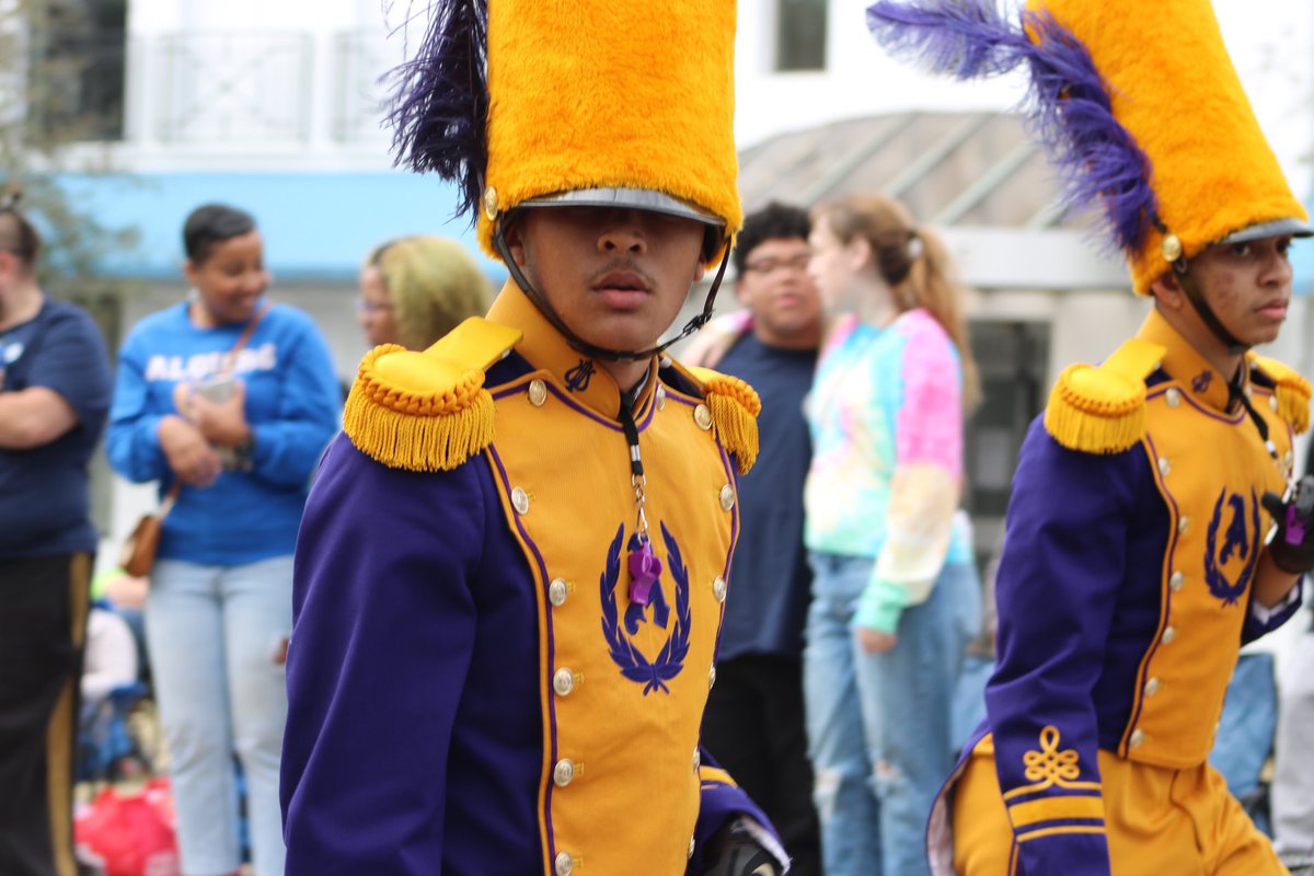 Kay_Jeaux's tweet photo. Always love the love from the parade route. Thanks @shandy21! ๐๐ฅฐ #JaedonsLastMarch #TromboneShorter https://t.co/tVbcuWD2X9