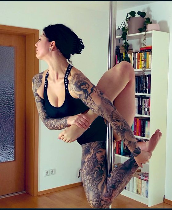 Ein Knoten am Tag erspart den Gang zum Arzt 🤪 #RETWEEET #Pole #tattoodesign #Dancer #comment https://t<a href="/tag/dancer"class="tags"><span>#dancer</span></a><a href="/tag/pole"class="tags"><span>#pole</span></a><a href="/tag/comment"class="tags"><span>#comment</span></a><a href="/tag/retweeet"class="tags"><span>#retweeet</span></a><a href="/tag/tattoodesig"class="tags"><span>#tattoodesig</span></a>